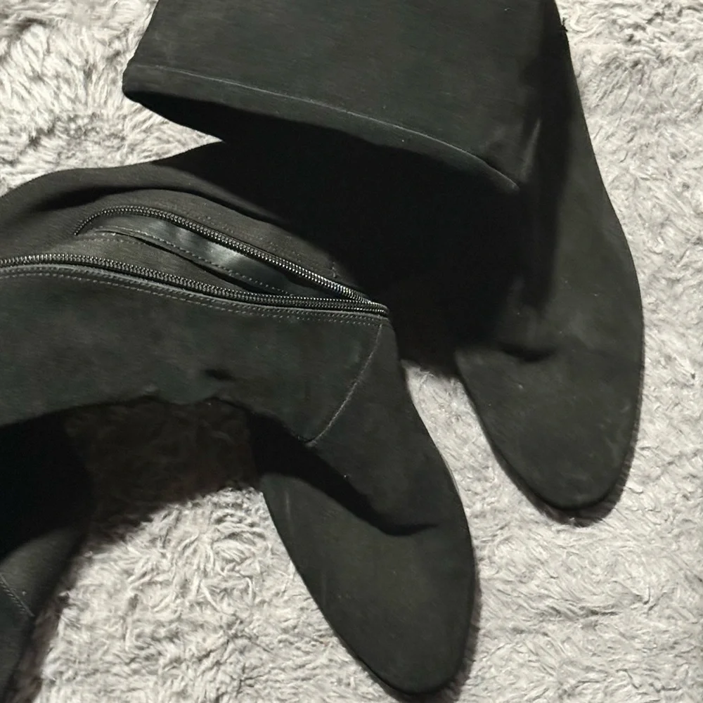 Elegant Black Over-the-Knee Boots - Picture 4 of 5
